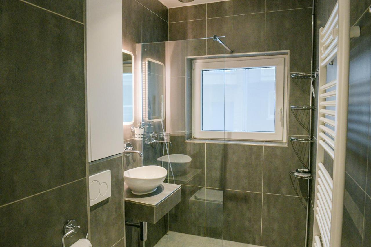 Modern Gelijkvloers Gezinsappartement นอคเคอ-เฮสท์ ภายนอก รูปภาพ
