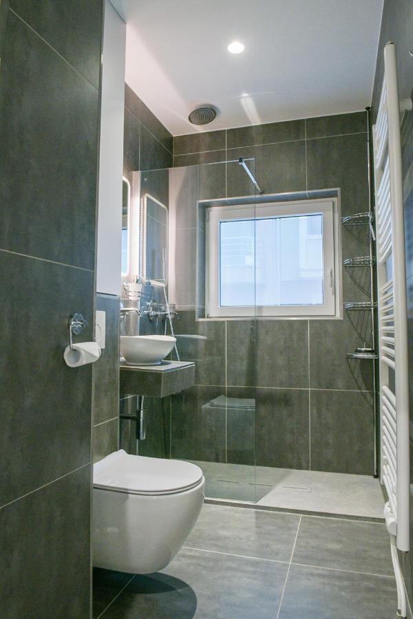 Modern Gelijkvloers Gezinsappartement นอคเคอ-เฮสท์ ภายนอก รูปภาพ