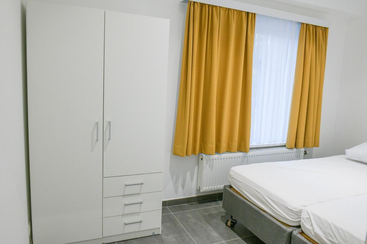 Modern Gelijkvloers Gezinsappartement นอคเคอ-เฮสท์ ภายนอก รูปภาพ