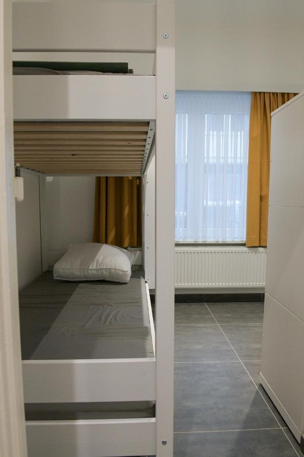 Modern Gelijkvloers Gezinsappartement นอคเคอ-เฮสท์ ภายนอก รูปภาพ