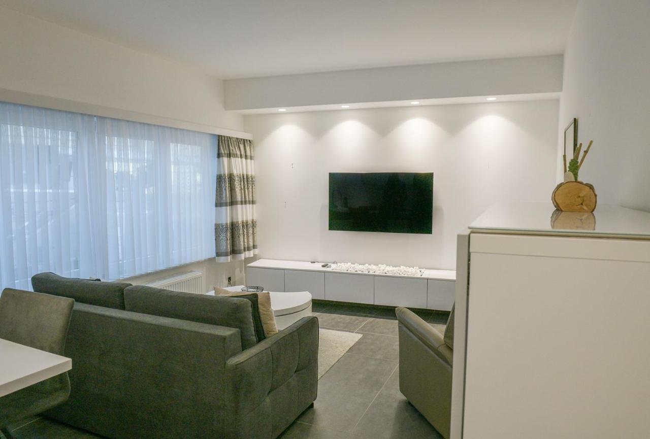 Modern Gelijkvloers Gezinsappartement นอคเคอ-เฮสท์ ภายนอก รูปภาพ