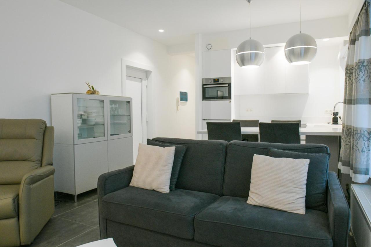 Modern Gelijkvloers Gezinsappartement นอคเคอ-เฮสท์ ภายนอก รูปภาพ