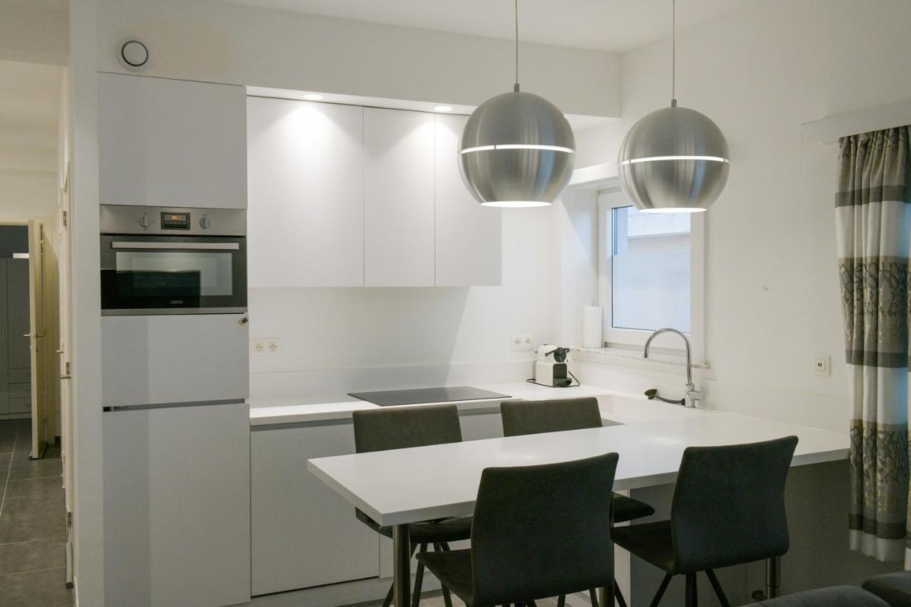 Modern Gelijkvloers Gezinsappartement นอคเคอ-เฮสท์ ภายนอก รูปภาพ