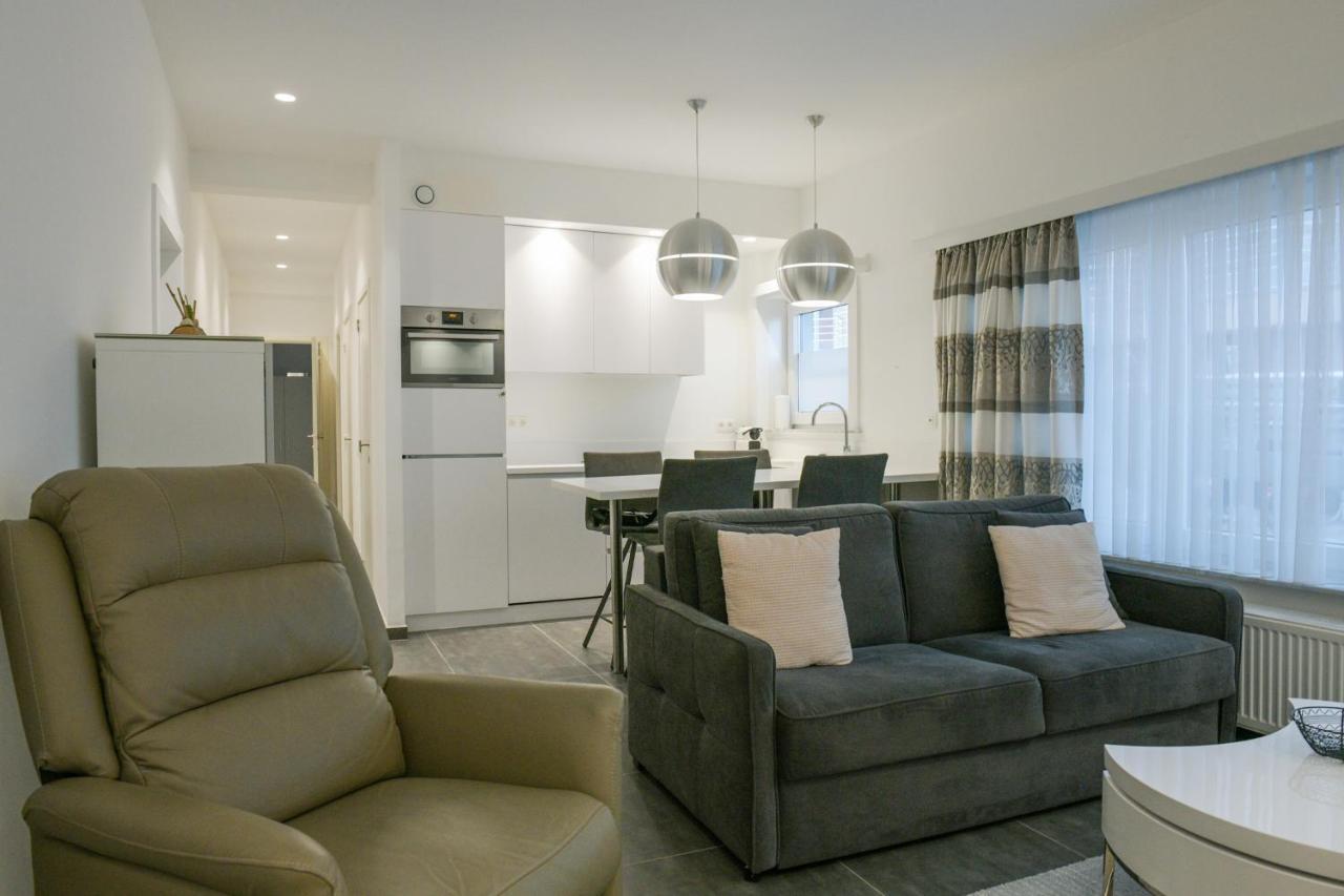 Modern Gelijkvloers Gezinsappartement นอคเคอ-เฮสท์ ภายนอก รูปภาพ