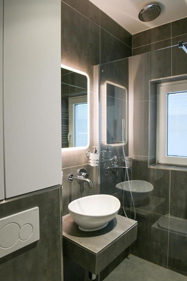 Modern Gelijkvloers Gezinsappartement นอคเคอ-เฮสท์ ภายนอก รูปภาพ