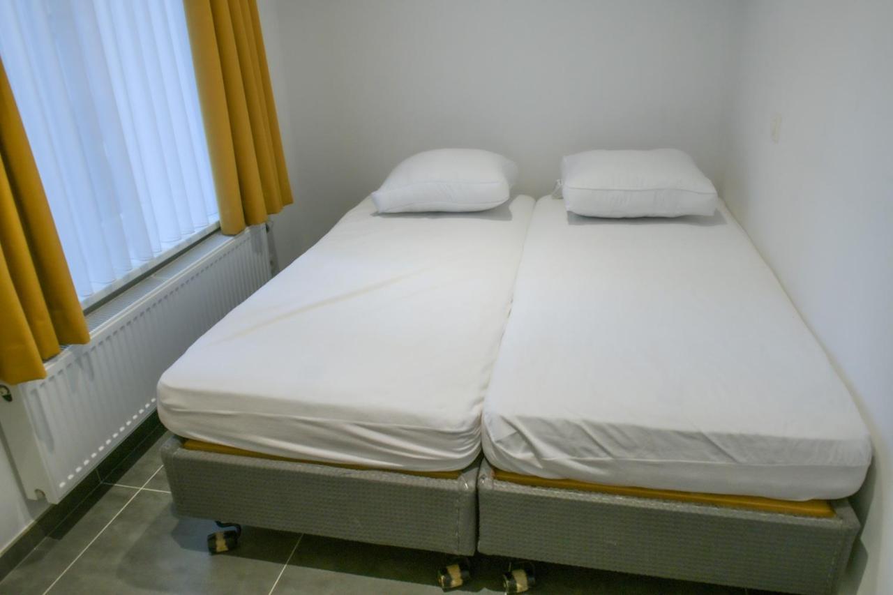 Modern Gelijkvloers Gezinsappartement นอคเคอ-เฮสท์ ภายนอก รูปภาพ